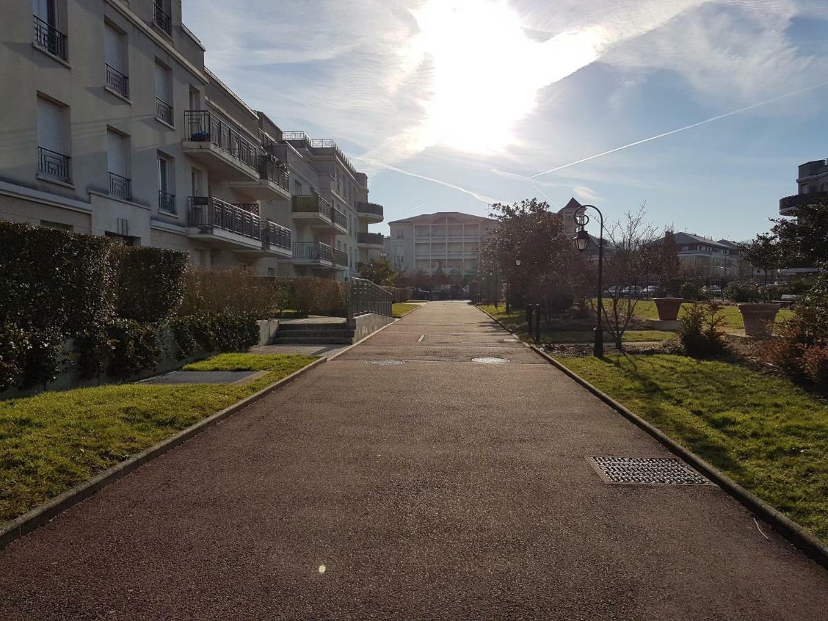 Appartement Avec Rez De Jardin A Disneyland Montevrain Ngoại thất bức ảnh